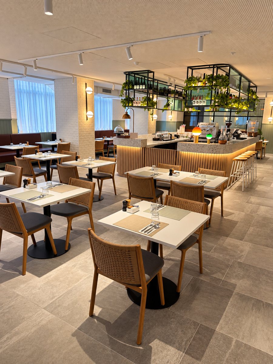 Holiday Inn Melbourne Bourke Street Mall, all day restaurant with woven timber chairs and the bar behind